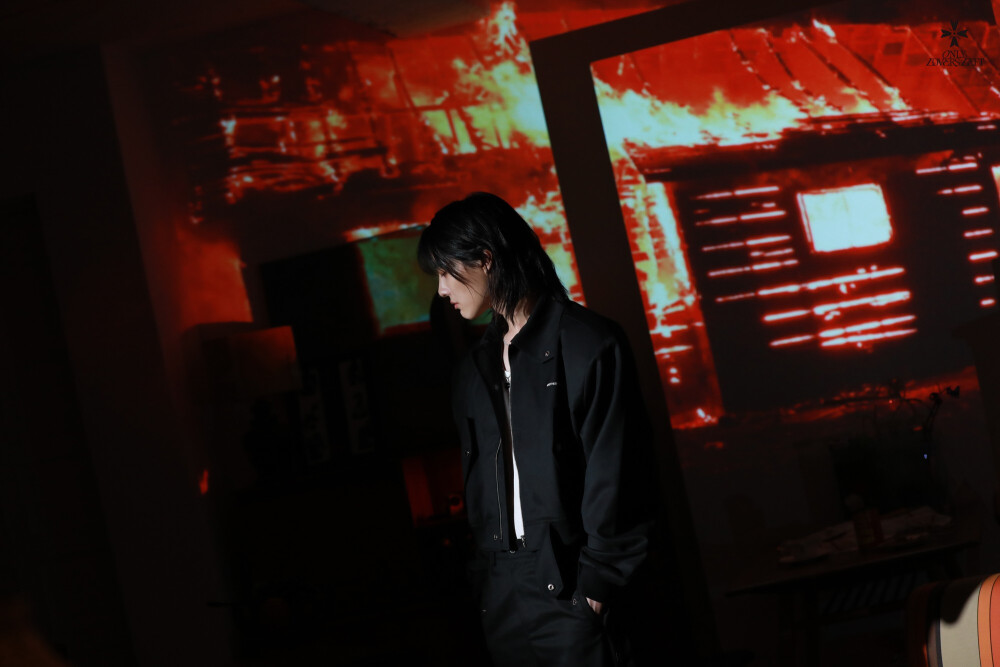 211020 承衍官推更新：
[WOODZ(曹承衍) POST]
WOODZaket BEHIND
#WOODZ #曹承衍 #WAITING
#ONLY_LOVERS_LEFT #OLL