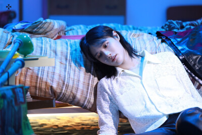 211020 承衍官推更新：
[WOODZ(曹承衍) POST]
WOODZaket BEHIND
#WOODZ #曹承衍 #WAITING
#ONLY_LOVERS_LEFT #OLL