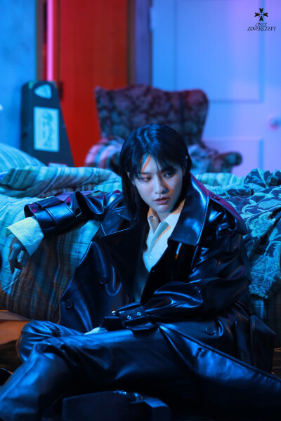 211020 承衍官推更新：
[WOODZ(曹承衍) POST]
WOODZaket BEHIND
#WOODZ #曹承衍 #WAITING
#ONLY_LOVERS_LEFT #OLL