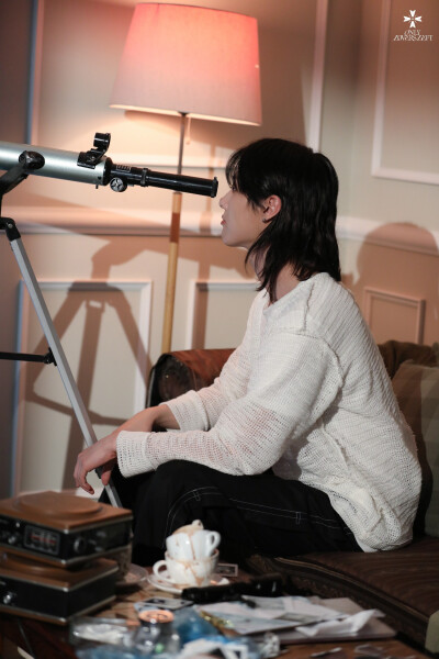 211020 承衍官推更新：
[WOODZ(曹承衍) POST]
WOODZ MV IS BEST BEHIND
#WOODZ #曹承衍 #WAITING
#ONLY_LOVERS_LEFT #OLL