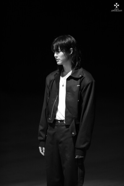 211020 承衍官推更新：
[WOODZ(曹承衍) POST]
WOODZ MV IS BEST BEHIND
#WOODZ #曹承衍 #WAITING
#ONLY_LOVERS_LEFT #OLL