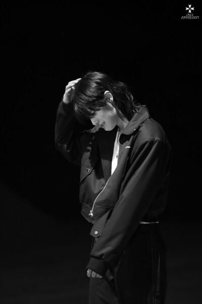 211020 承衍官推更新：
[WOODZ(曹承衍) POST]
WOODZ MV IS BEST BEHIND
#WOODZ #曹承衍 #WAITING
#ONLY_LOVERS_LEFT #OLL