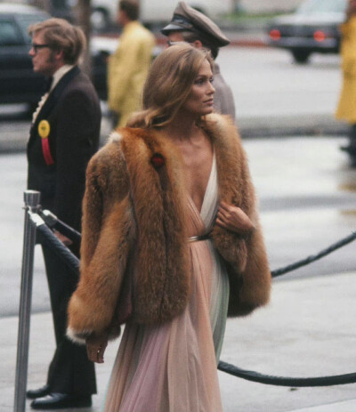 1975年，超模Lauren Hutton ​​​