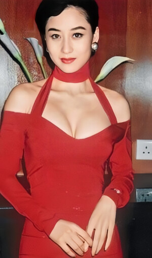 「利智」美得不可方物。