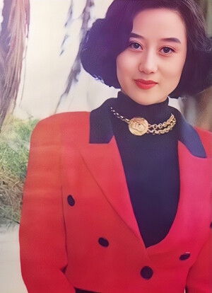 「利智」美得不可方物。