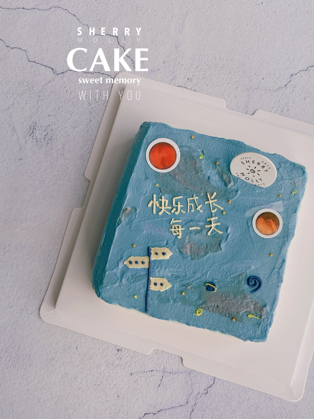 #SHERRYMOLLY家の下午茶# —『原味方型cake』小朋友的生日cake～喜歡讀書和旅行呢 整體cake做成了書本樣子 封面是宇宙的感覺 再加一個路牌 把喜歡的元素都加上啦～ 讀書和旅行都是很棒的事情 開拓眼界 像是遨遊在茫茫宇宙中