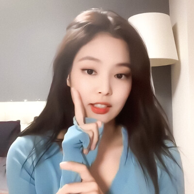 jennie//白日春不渡，黑夜万梦星//cr.小闲星斗