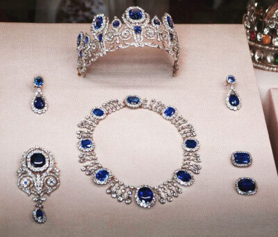 蓝宝石冠冕套装，19世纪