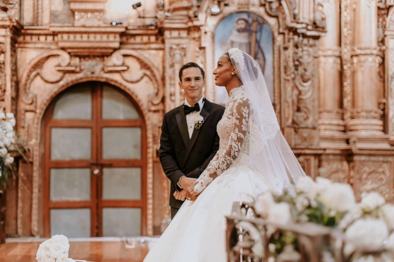 Jasmine Tookes & Juan David Borero 婚礼与幕后
Jasmine Tookes: Zuhair Murad to Her Enchanted Secret Garden Wedding in Ecuador
[weibo@FSOutfits]