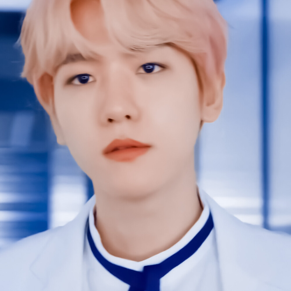 “我们在错误的时刻来到了错误的地方，做了些错误的事情。”
边伯贤BAEKHYUN cr.苏稚童