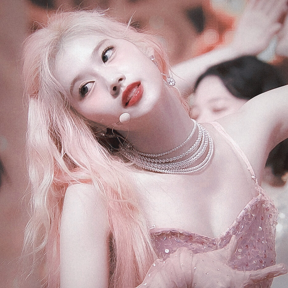 
·“吃饭了嘛，看看我是不是你的菜”
凑崎纱夏·Sana