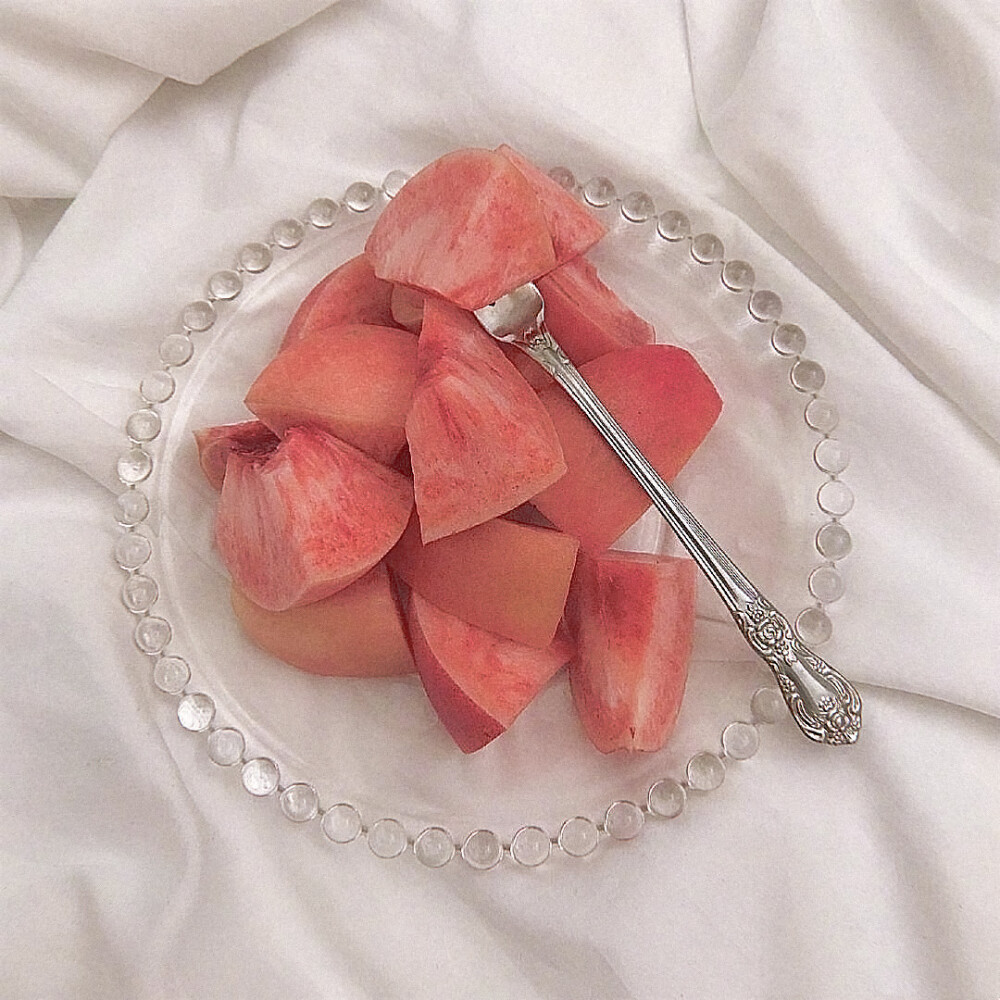 
·“吃饭了嘛，看看我是不是你的菜”
凑崎纱夏·Sana