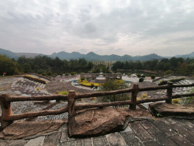 景德镇植物园（属实有些残破，咳咳咳，是有年代感）