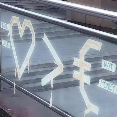 
把歌撕碎送给你了 你会感动吗。