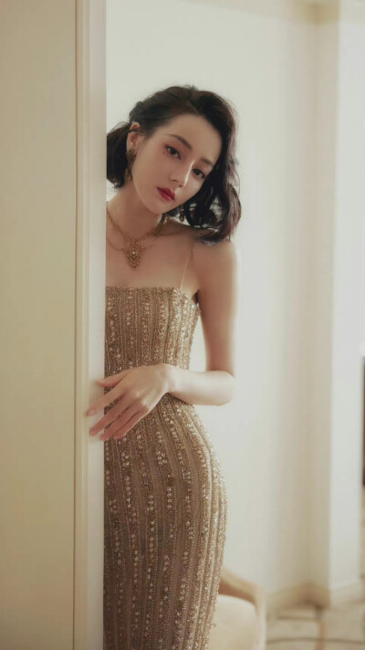 迪丽热巴 女明星 ✨✨✨ ​
cr@虚拟映射