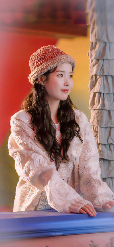 IU | strawberry moon
cr:Tea-Krisy