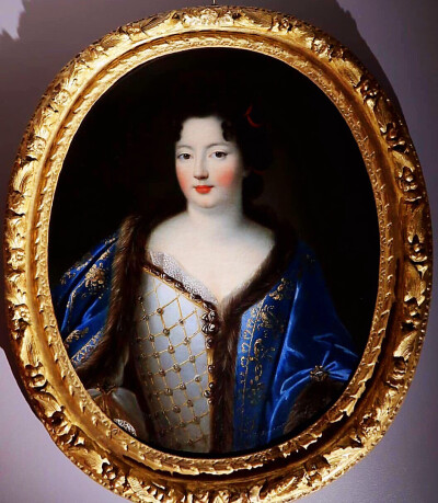 法国郡主伊丽莎白-夏洛特·奥尔良，1690年，她是奥尔良公爵菲利普和夫人帕拉丁公主伊丽莎白-夏洛特的女儿，路易十四的侄女，她的胸衣上绣了珍珠和钻石。