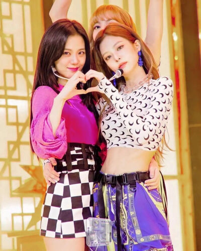 JISOO JENNIE