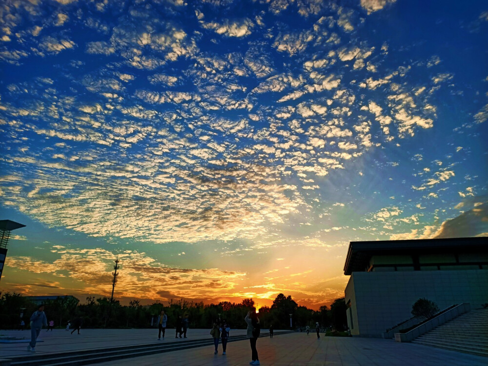 天空·霞光