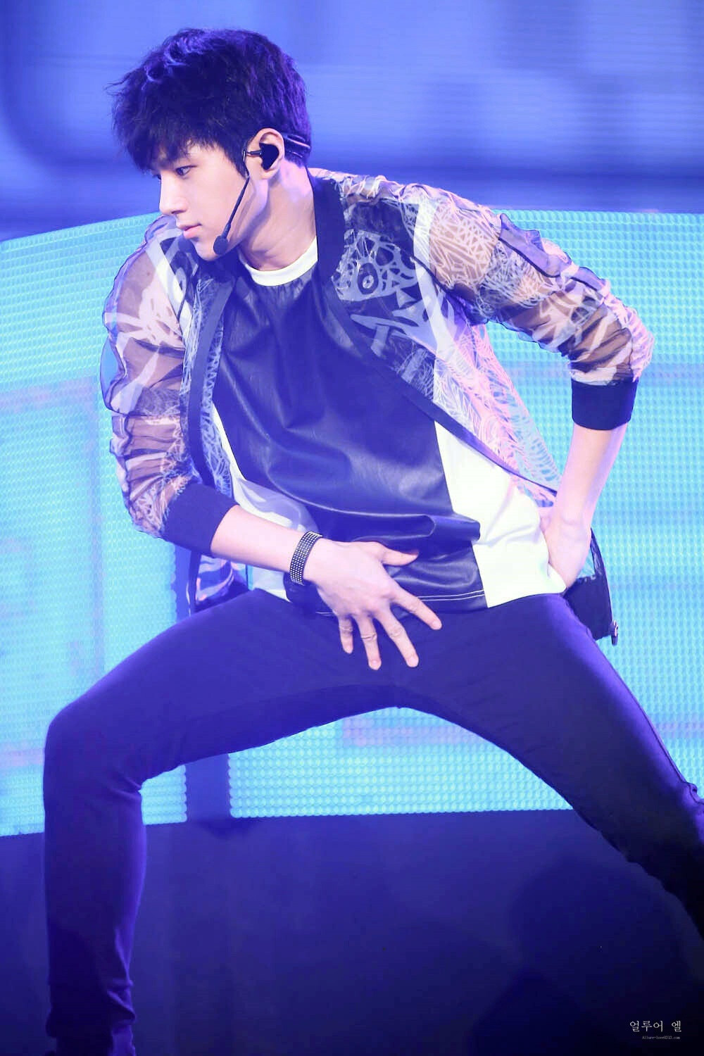 舞台上的金明洙