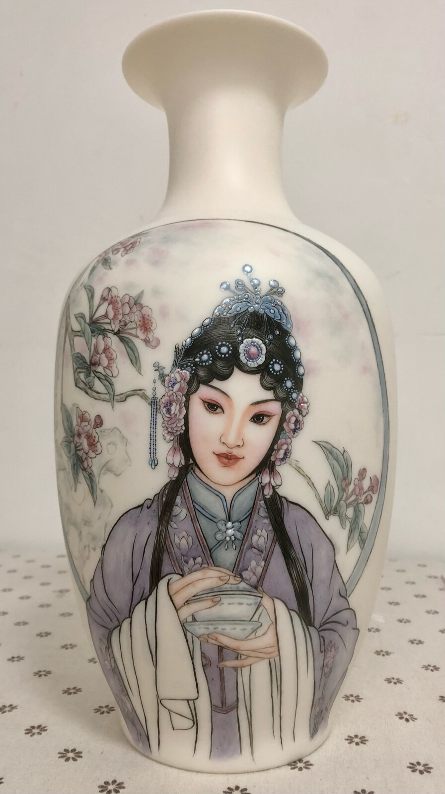 伊人入画 似水芳华
妙行居士釉上工笔画作品