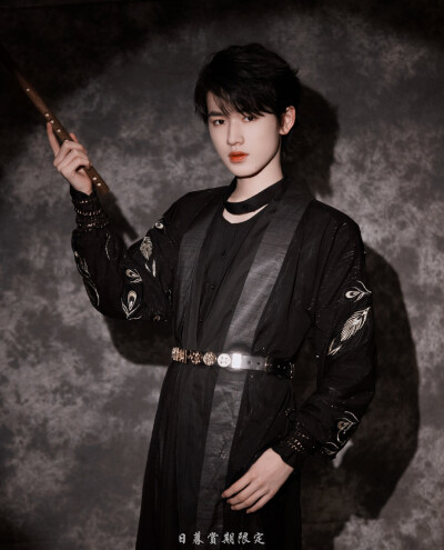 时代少年团
朱雀
#潮起中国非遗焕新夜#