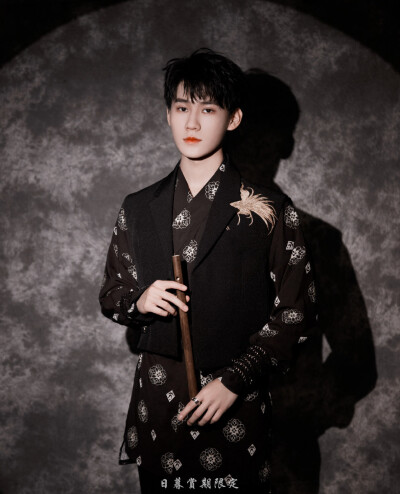 时代少年团
朱雀
#潮起中国非遗焕新夜#