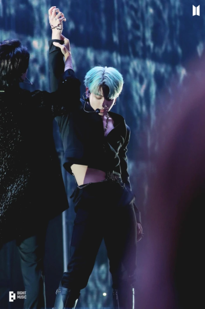 奶味唇钉田柾国