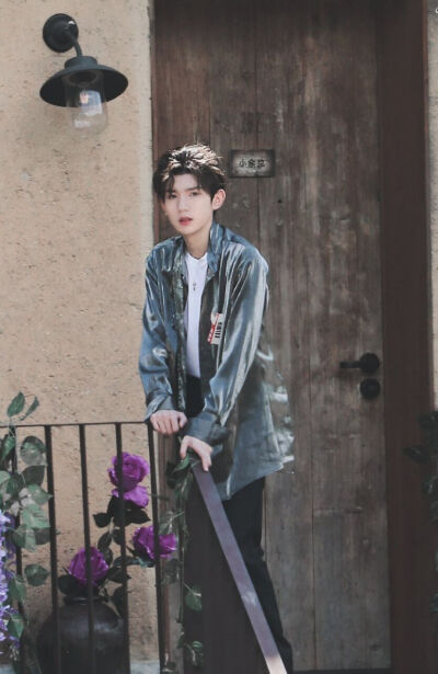 祝源源生日快乐
每天都开开心心(●°u°●)​ 」