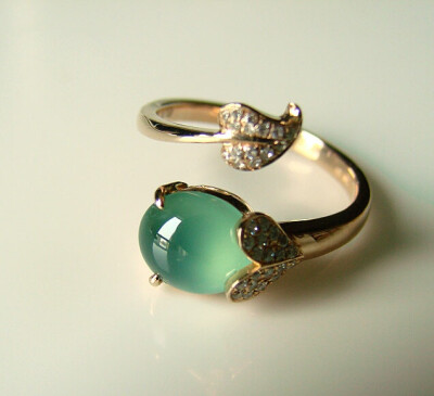 “人的内心不种鲜花就长杂草。”
素材