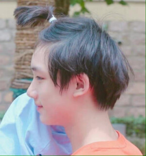 TNT时代少年团 丁程鑫

苹果头小鑫(/ω＼)

cr.shidebahh