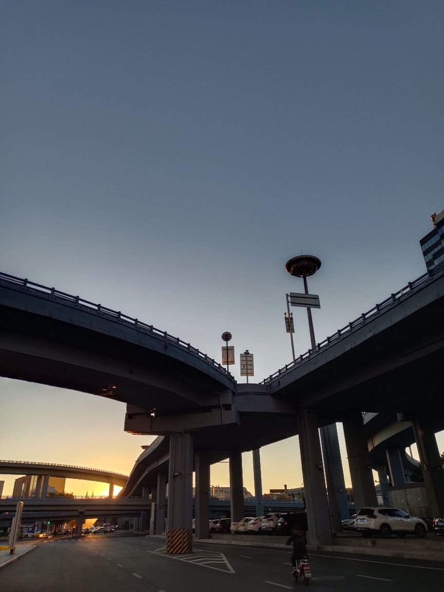 相识八年，我不想就此远离，我想再做点什么