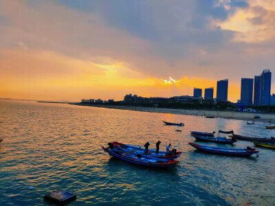 .ू夏天的风吹皱城市的喧嚣༄