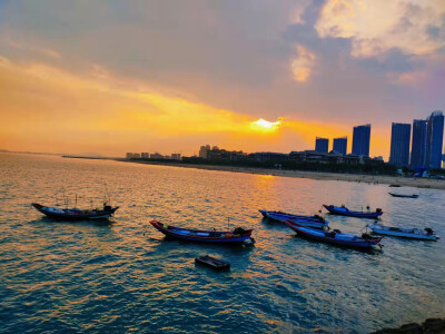 .ू夏天的风吹皱城市的喧嚣༄