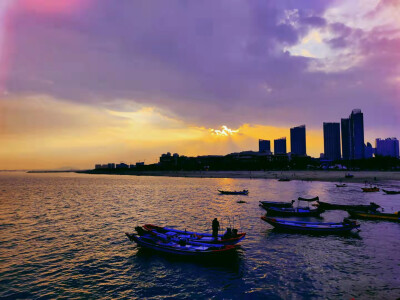 .ू夏天的风吹皱城市的喧嚣༄