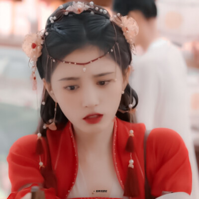 ▪ 鞠婧祎 ‖ “人间朝暮，叶落惊秋”