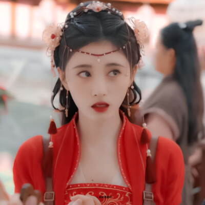 ▪ 鞠婧祎 ‖ “人间朝暮，叶落惊秋”