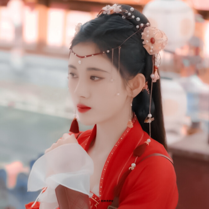 ▪ 鞠婧祎 ‖ “人间朝暮，叶落惊秋”