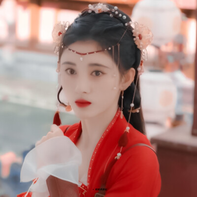 ▪ 鞠婧祎 ‖ “人间朝暮，叶落惊秋”