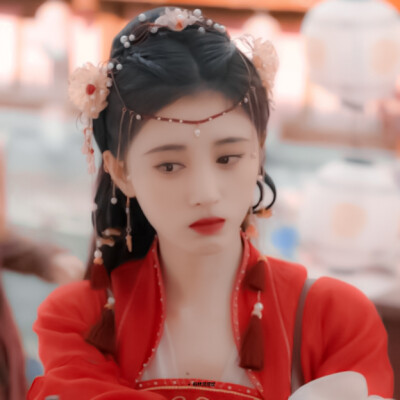 ▪ 鞠婧祎 ‖ “人间朝暮，叶落惊秋”