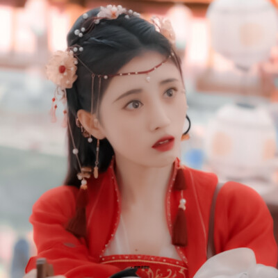 ▪ 鞠婧祎 ‖ “人间朝暮，叶落惊秋”