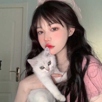 抱猫女生头像♥