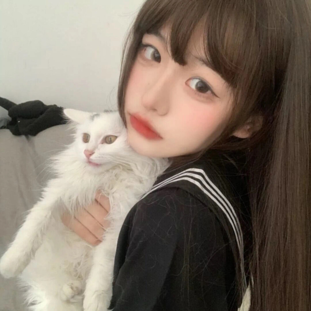 抱猫女生头像♥