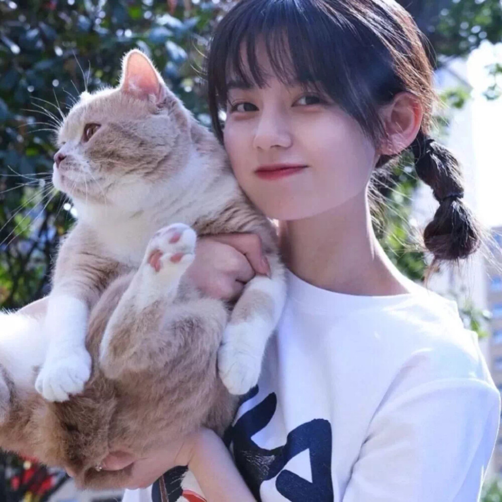 抱猫女生头像♥