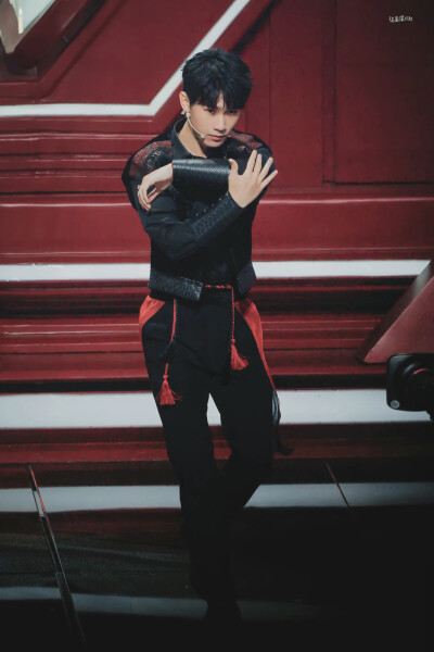 TNT时代少年团 张真源
天猫双十一狂欢夜
cr.捏圆圆的脸·张真源