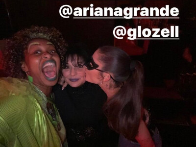 Ariana Grande在妈妈Joan Grande举办的万圣节派对上