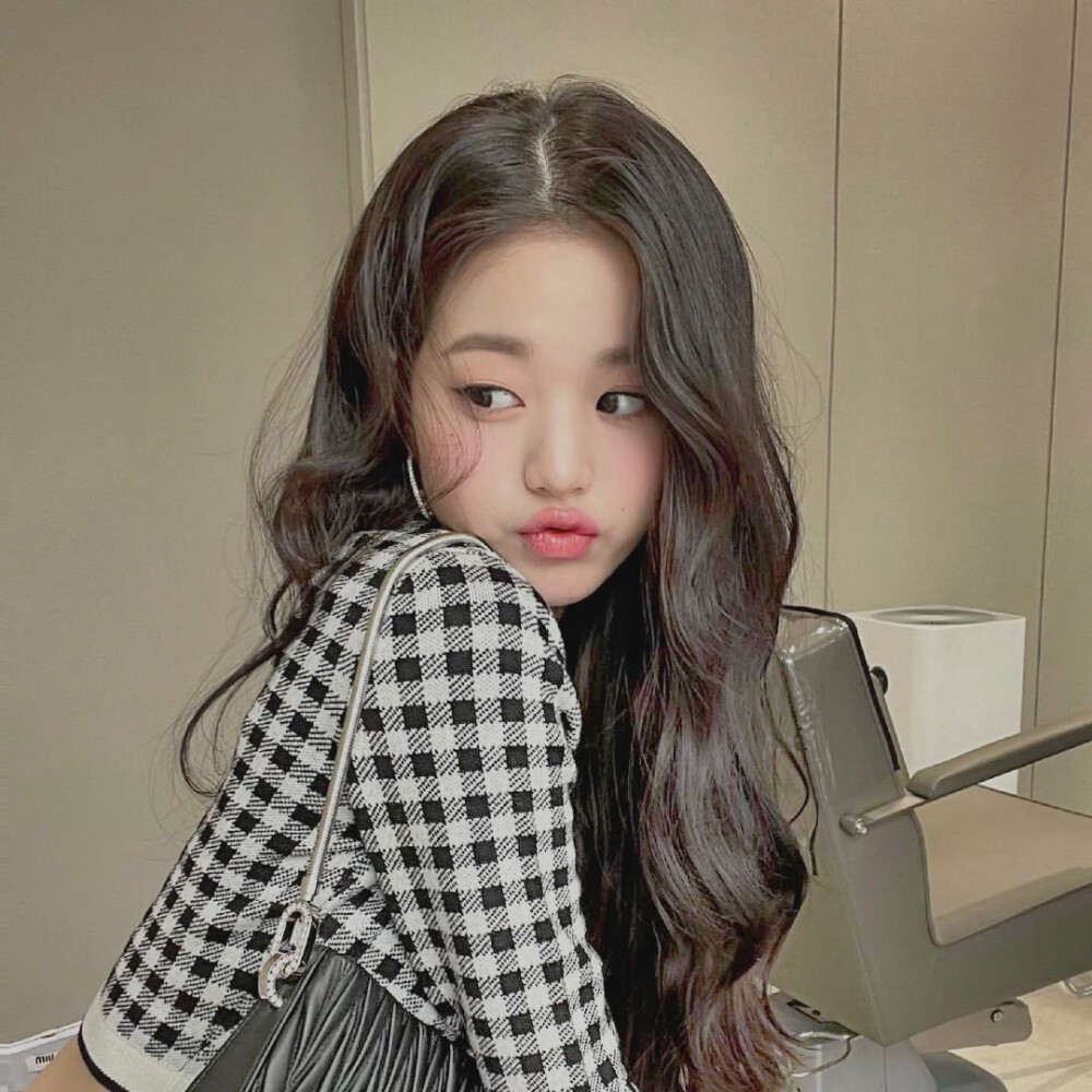 张元英已微调可二改
注明兔浣奶芽