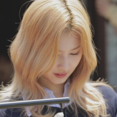 追求氛围感。注明金智莹