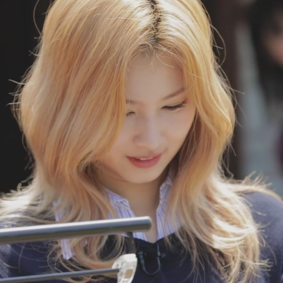 追求氛围感。注明金智莹