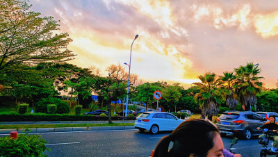 老上海混沌
金丝牛肉饼
浪漫的天空
差一个你！